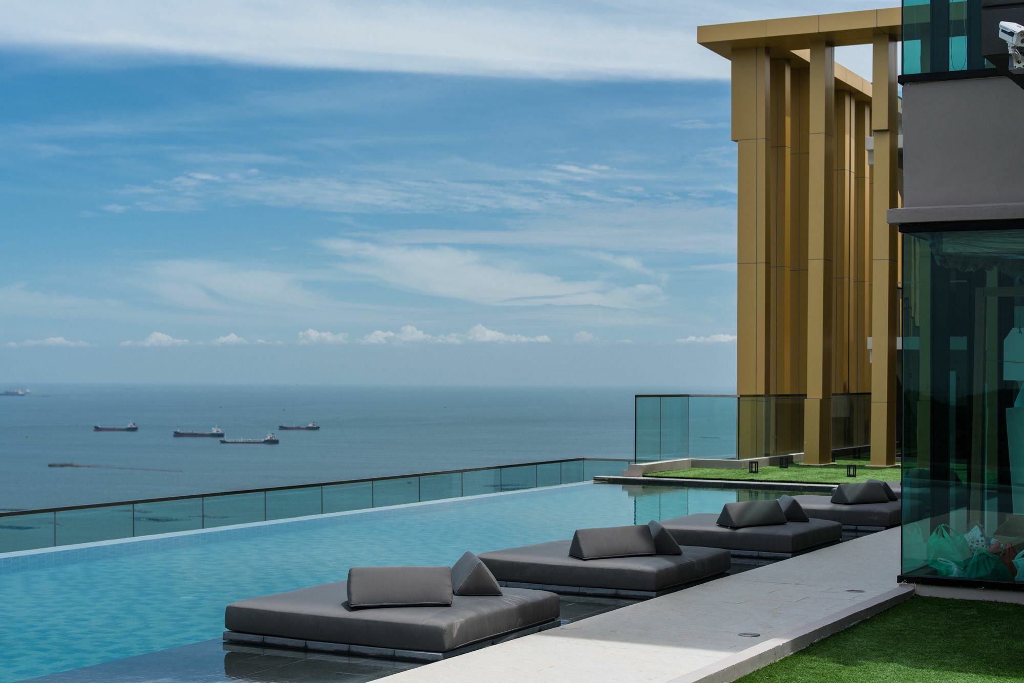 Knightsbridge The Ocean Sriracha By Crown Residence Si Racha Exterior photo
